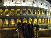 Kỷ niệm khi đến đấu trường Roma (buổi tối bên ngoài đấu trường) (28/11/2009)